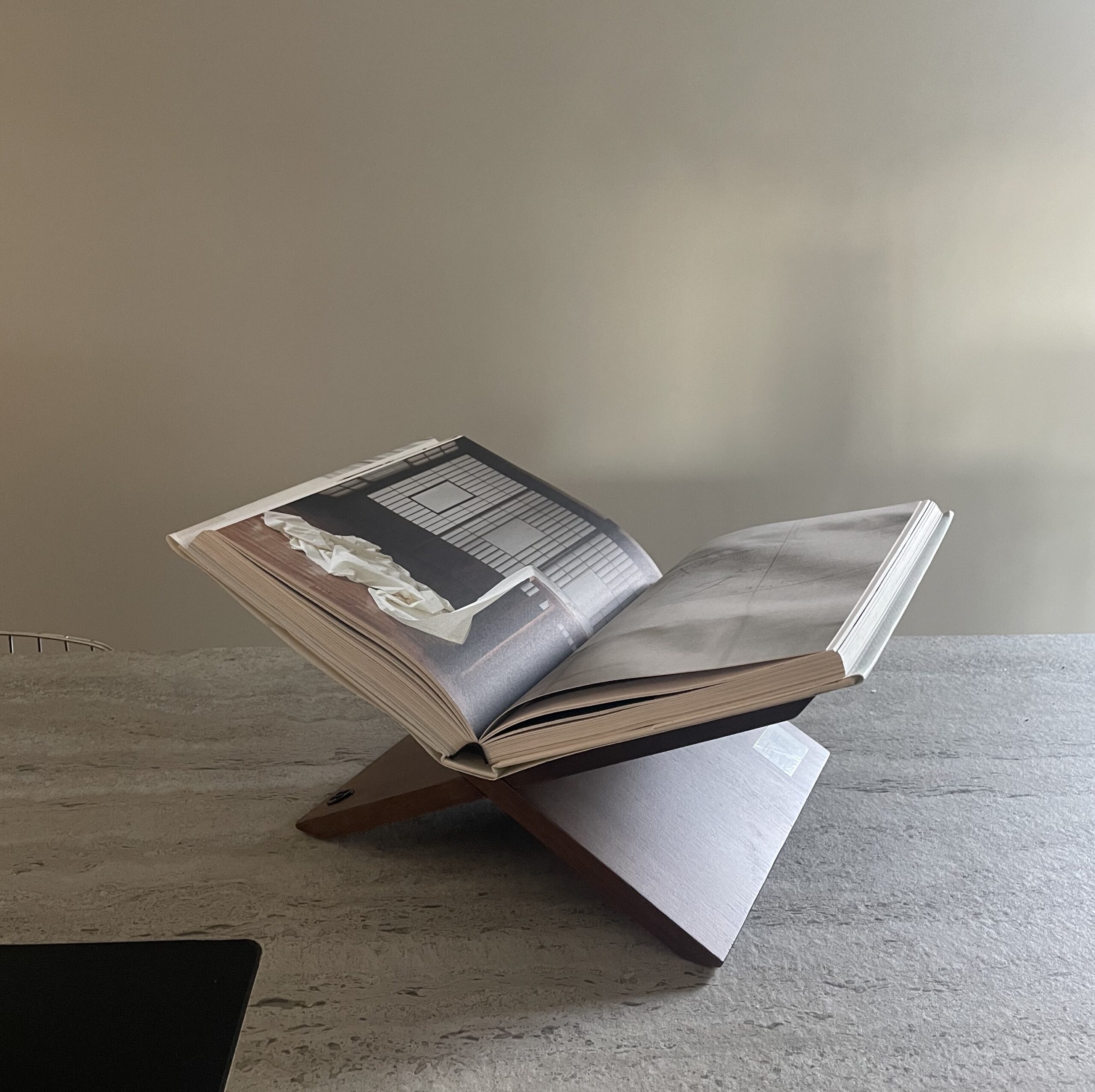 Boekenstandaard Acacia